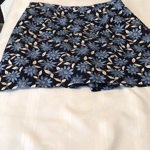 Karen Scott sport ladies skort size 10 side zip no pockets used great condition